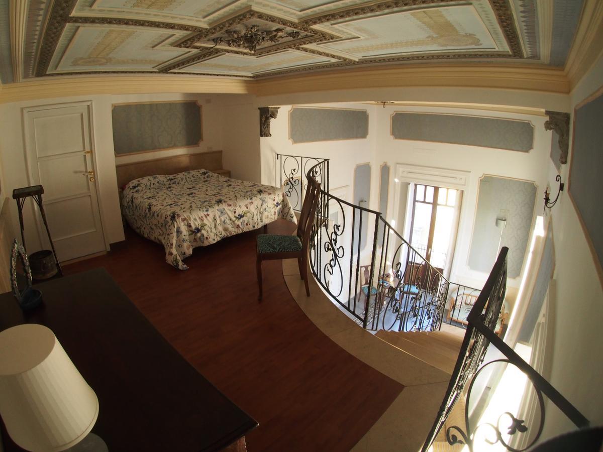 Casa Felice Nel Centro Storico, Tra Etna E Mare Apartment Catania Exterior photo